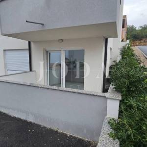 Crikvenica, novogradnja u prizemlju