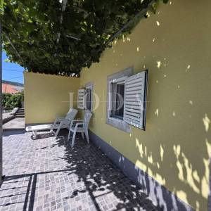 Crikvenica, obnovljena kuća u zaleđu