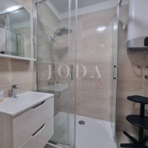 Crikvenica-prekrasan stan sa 100m2 okućnice