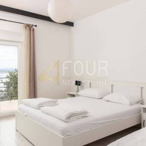 Crikvenica, samostojeća apartmanska kuća s bazenom