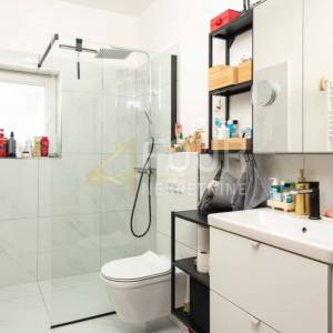 Crikvenica, samostojeća apartmanska kuća s bazenom