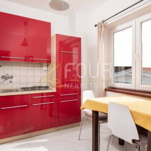 Crikvenica, samostojeća apartmanska kuća s bazenom