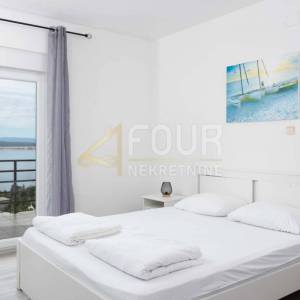 Crikvenica, samostojeća apartmanska kuća s bazenom