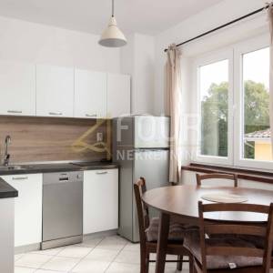 Crikvenica, samostojeća apartmanska kuća s bazenom