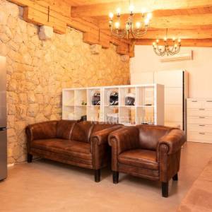Crikvenica, samostojeća apartmanska kuća s bazenom