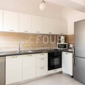 Crikvenica, samostojeća apartmanska kuća s bazenom