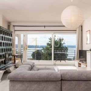 Crikvenica, samostojeća apartmanska kuća s bazenom