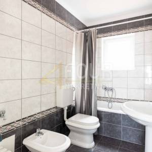 Crikvenica, samostojeća apartmanska kuća s bazenom