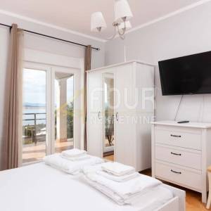 Crikvenica, samostojeća apartmanska kuća s bazenom