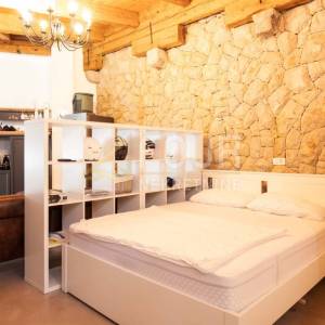 Crikvenica, samostojeća apartmanska kuća s bazenom