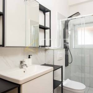 Crikvenica, samostojeća apartmanska kuća s bazenom