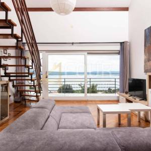 Crikvenica, samostojeća apartmanska kuća s bazenom
