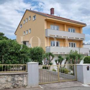 Crikvenica, samostojeća kuća sa bazenom!