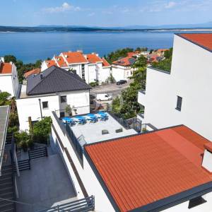 Crikvenica samostojeći objekt sa okućnicom i krovnom terasom