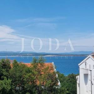 Crikvenica stan sa krovnim balkonom