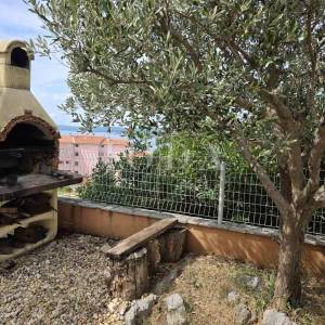 CRIKVENICA, stan sa okućnicom i parkirnim mjestom