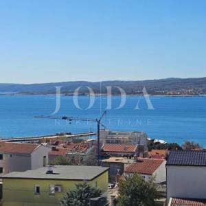 Crikvenica-stan u potkrovlju sa panoramskim pogledom na more