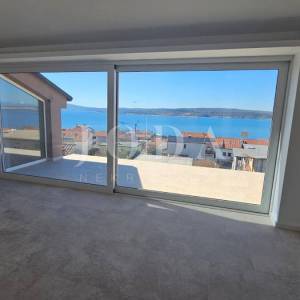 Crikvenica-stan u potkrovlju sa panoramskim pogledom na more