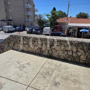 Crikvenica – stan u prizemlju sa parkingom na atraktivnoj lokaciji, Hrusta