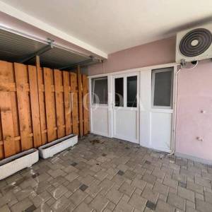 Crikvenica, stan u prizemlju sa 3 parkirna mjesta