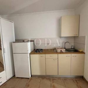 Crikvenica, stan u prizemlju sa 3 parkirna mjesta