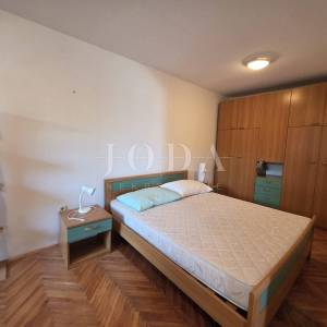 CRIKVENICA, tri stambene jedinice sa okućnicom