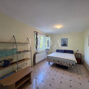 CRIKVENICA, tri stambene jedinice sa okućnicom