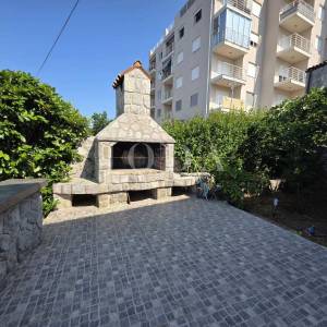 CRIKVENICA, tri stambene jedinice sa okućnicom
