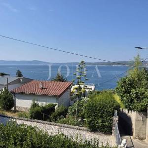 CRIKVENICA, tri stambene jedinice sa okućnicom