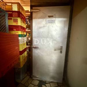 CRIKVENICA, TRIBALJ - Poslovni prostor s projektom za još tri stana!