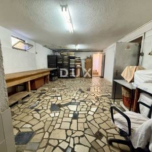 CRIKVENICA, TRIBALJ - Poslovni prostor s projektom za još tri stana!