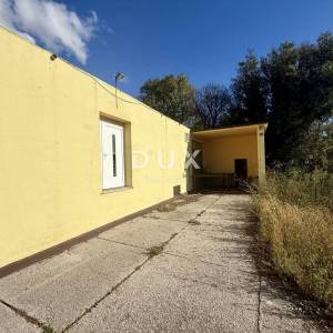 CRIKVENICA, TRIBALJ - Poslovni prostor s projektom za još tri stana!