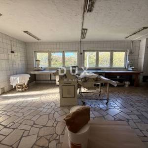 CRIKVENICA, TRIBALJ - Poslovni prostor s projektom za još tri stana!