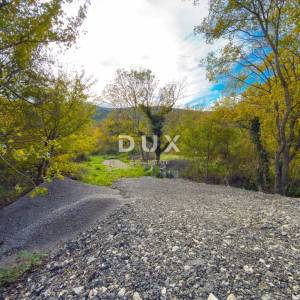 CRIKVENICA, TRIBALJ - Uređeno zemljište uz asfaltiranu cestu