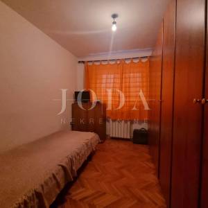 CRIKVENICA, trosobni stan u širem centru grada