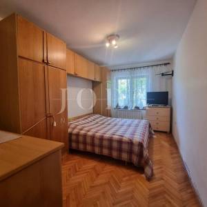 CRIKVENICA, trosobni stan u širem centru grada