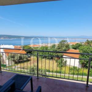 Crikvenica velika etaža potpuno opremljena i namještena