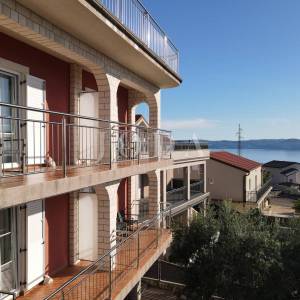 Crikvenica velika etaža potpuno opremljena i namještena