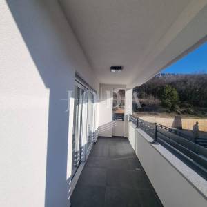 CRIKVENICA, zaleđe, stan sa predivnom  terasom