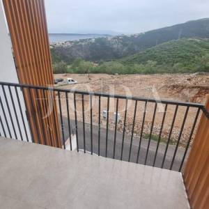 Crikvenica,kuća u nizu sa 4 stana i bazenom