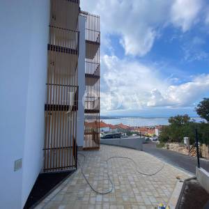 Crikvenica,kuća u nizu sa 4 stana i bazenom