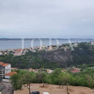 Crikvenica,kuća u nizu sa 4 stana i bazenom