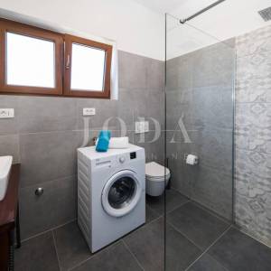 Crni mol apartman 50m od mora