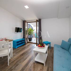 Crni mol apartman 50m od mora