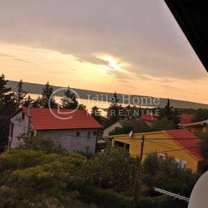 Donji Karin, kuća katnica sa 5 apartmana POVOLJNO! (prodaja)