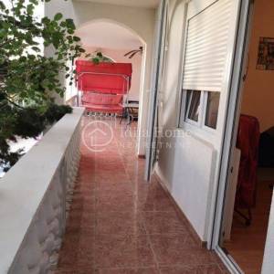 Donji Karin, kuća katnica sa 5 apartmana POVOLJNO! (prodaja)