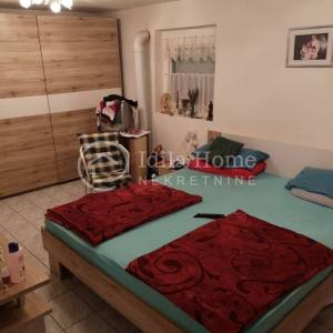 Donji Karin, kuća katnica sa 5 apartmana POVOLJNO! (prodaja)