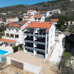 Dramalj dvoetažni apartman u novogradnji
