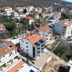 Dramalj dvoetažni apartman u novogradnji