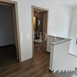 Dramalj dvoetažni apartman u novogradnji